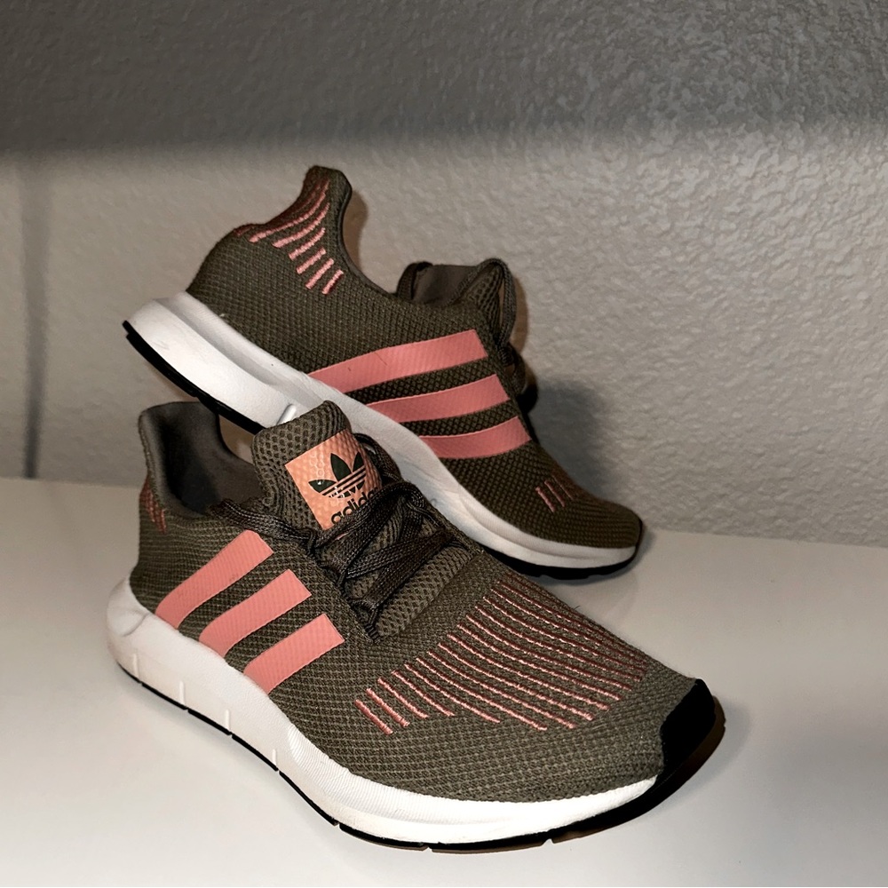 Adidas Swift Run Sneakers